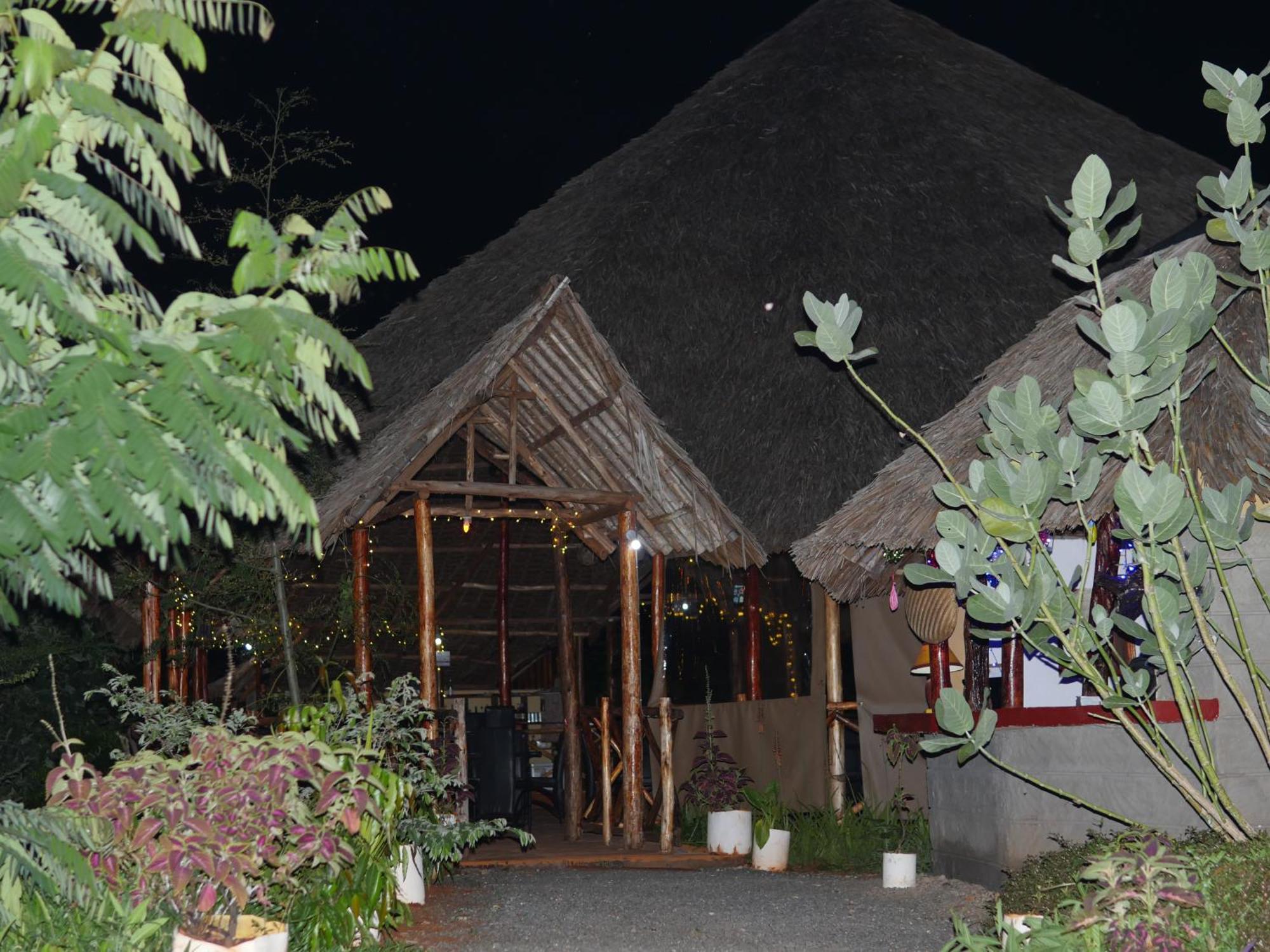 Tausa Tsavo Eco Lodge Voi Luaran gambar
