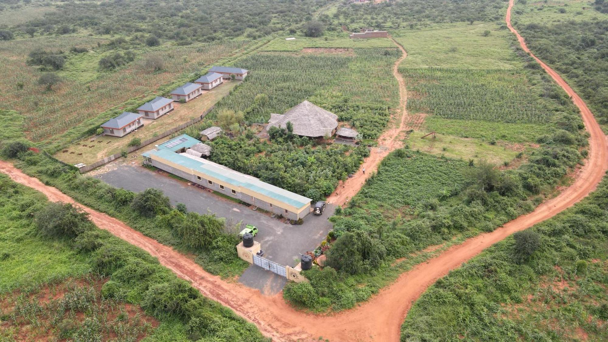 Tausa Tsavo Eco Lodge Voi Luaran gambar