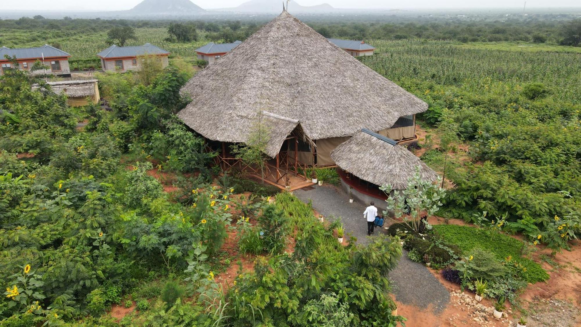 Tausa Tsavo Eco Lodge Voi Luaran gambar