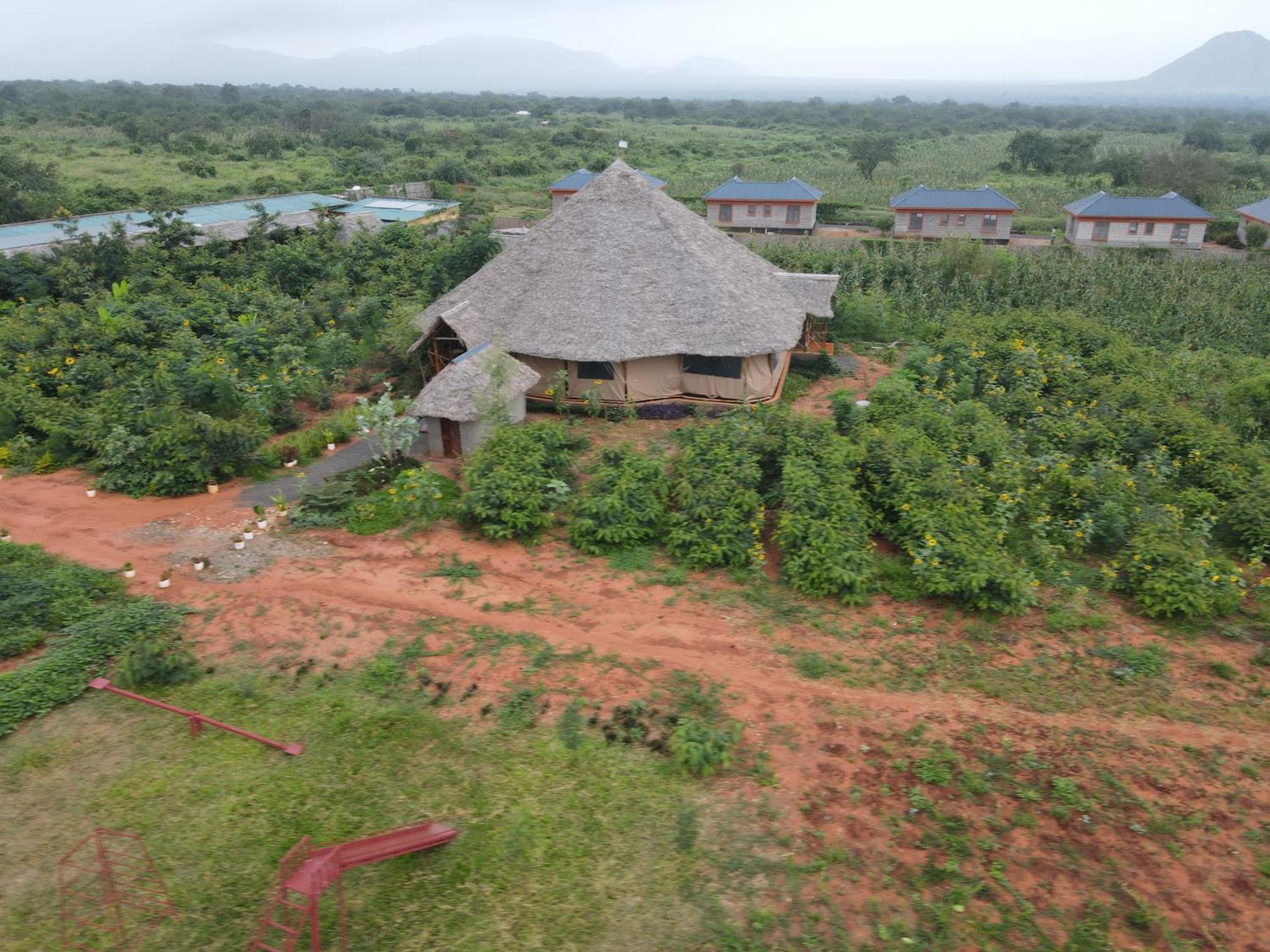 Tausa Tsavo Eco Lodge Voi Luaran gambar