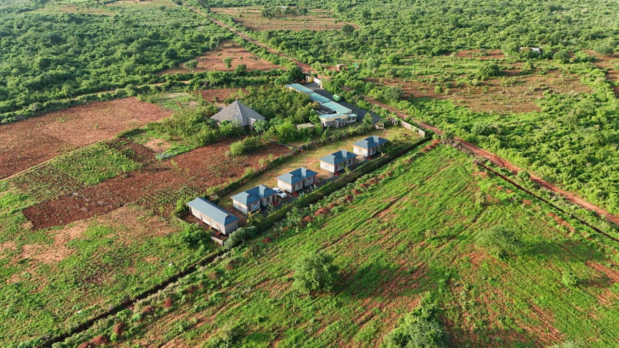 Tausa Tsavo Eco Lodge Voi Luaran gambar