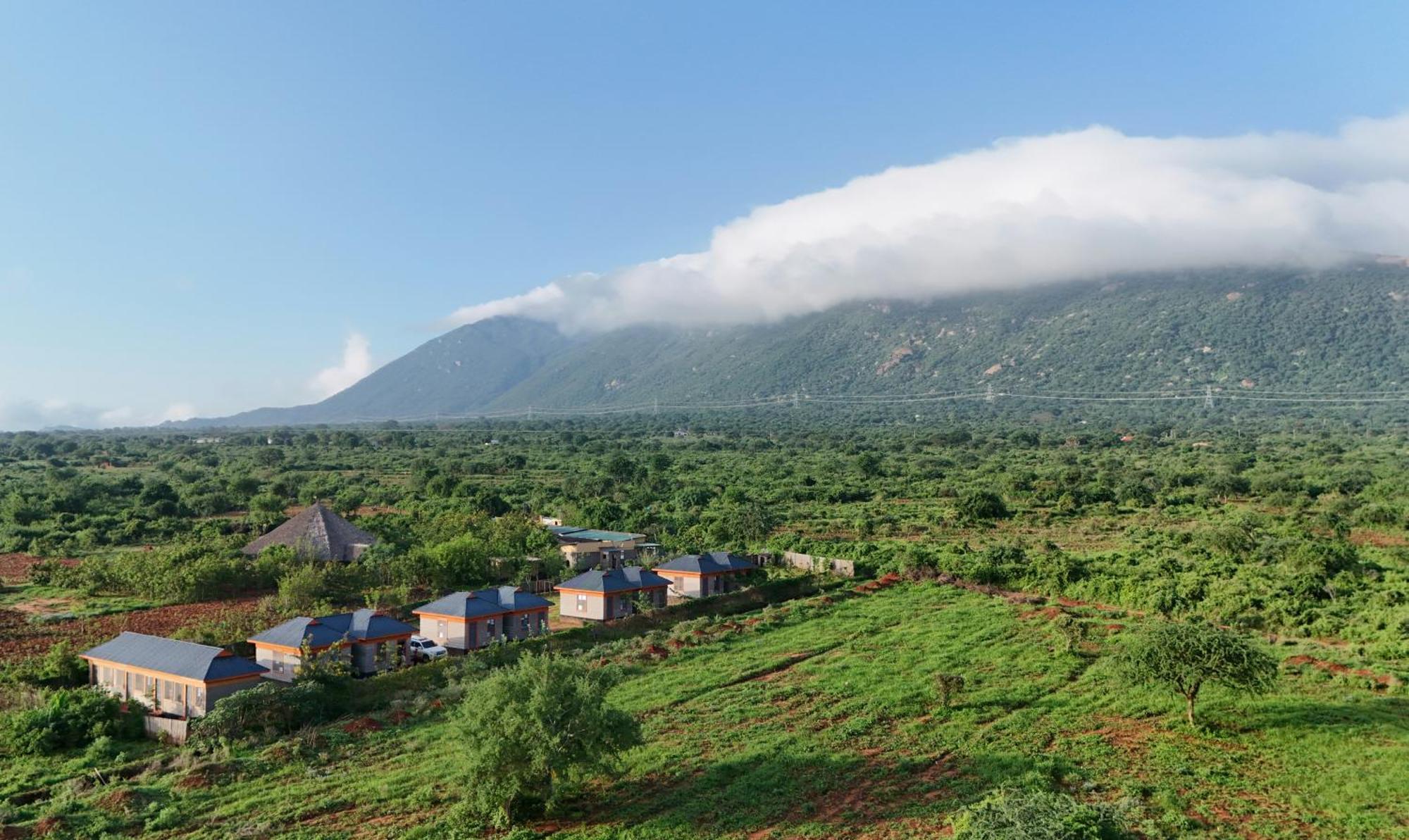 Tausa Tsavo Eco Lodge Voi Luaran gambar